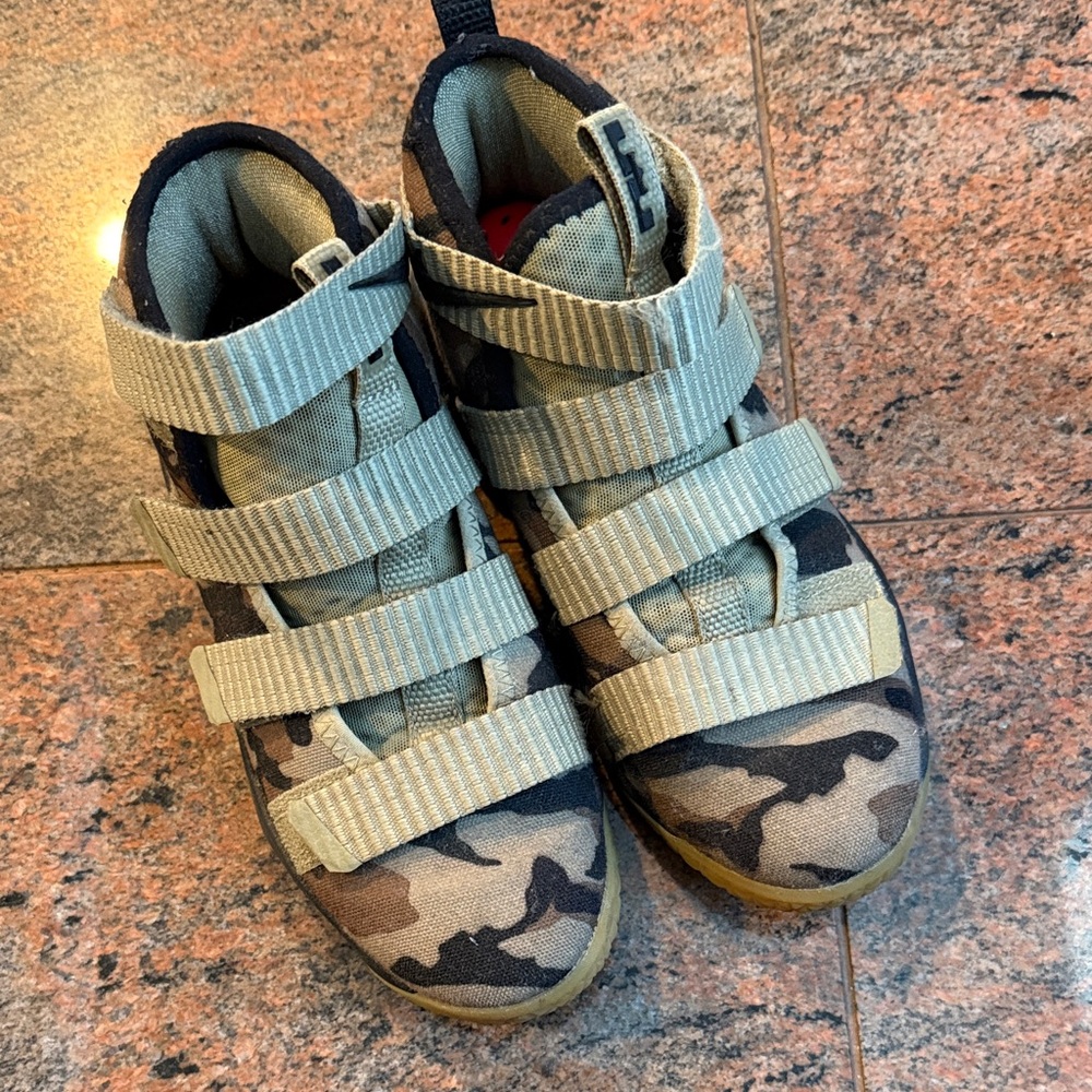 Nike Kids Green Camouflage Strap Sneakers